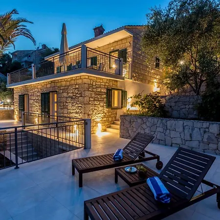 Mika By The Beach Villa *