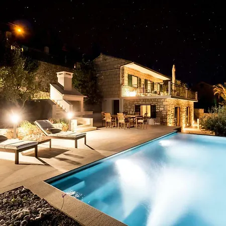 Vila Mika By The Beach Sumartin